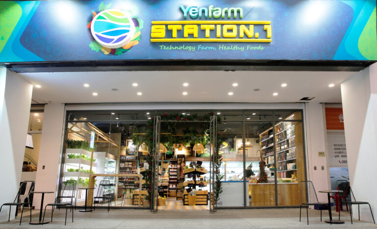 Yen Farm Station.1 Food Store